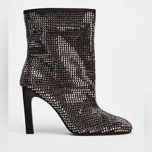 RHINESTONE HEELED ANKLE BOOTS Elegant Silver Ankle Boots. Size 9/40 wow